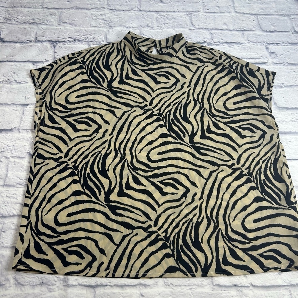 Tan and Black Zebra Print Sleeveless Blouse. Size Large. Mandarin Collar. Layer